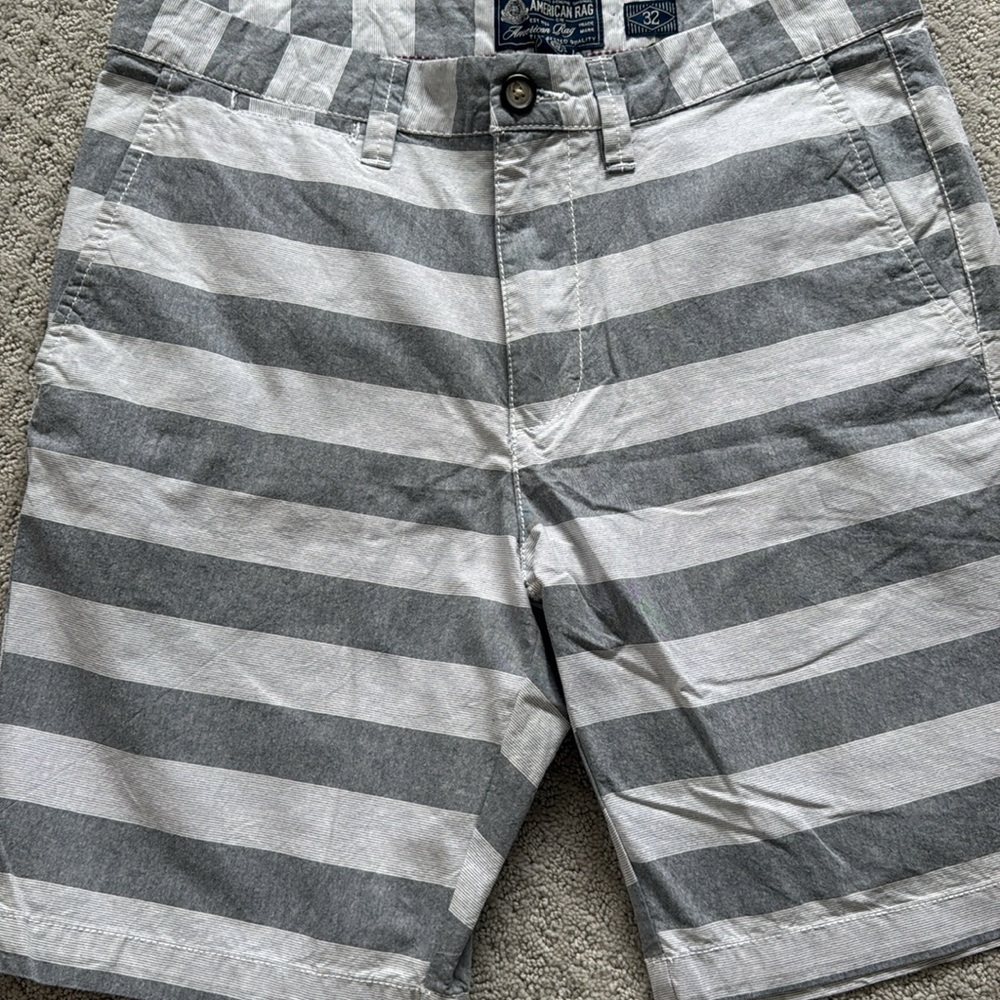 American Rag Shorts, 32 - Picture 2 of 4